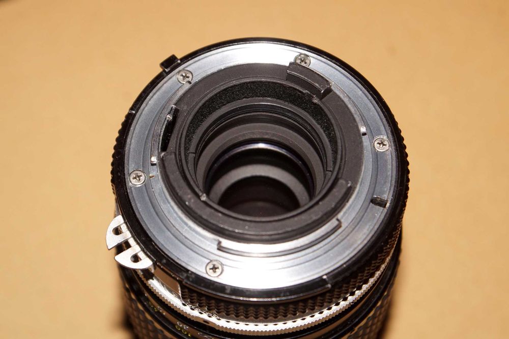 Nikon 200mm f/4 Nikkor Ai