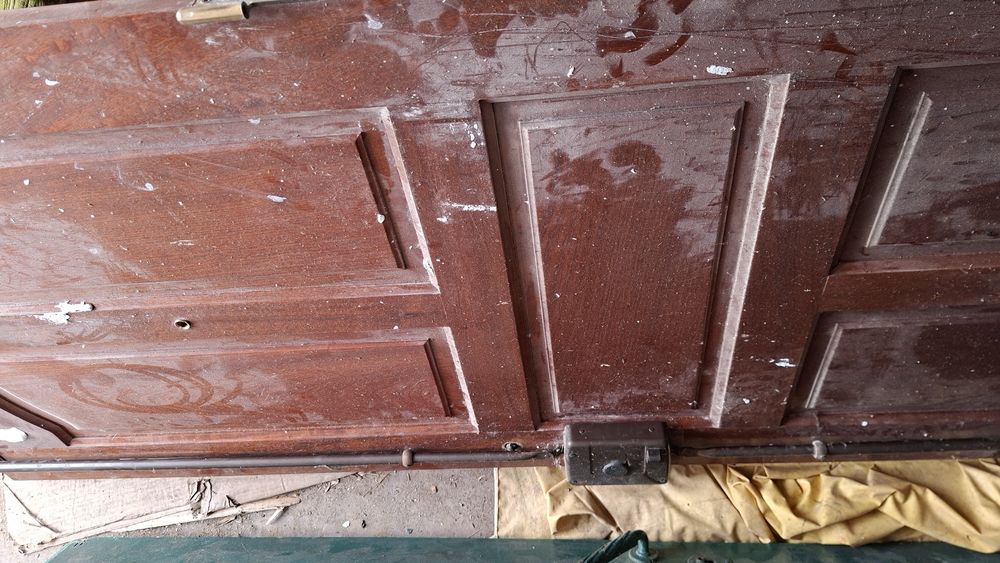 Portas usadas em mogno