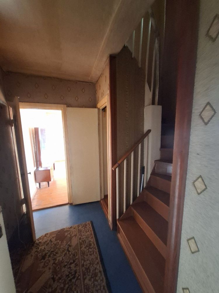 Продам 4-комнатную двухуровневую квартиру 104 м.кв. Красный Камень