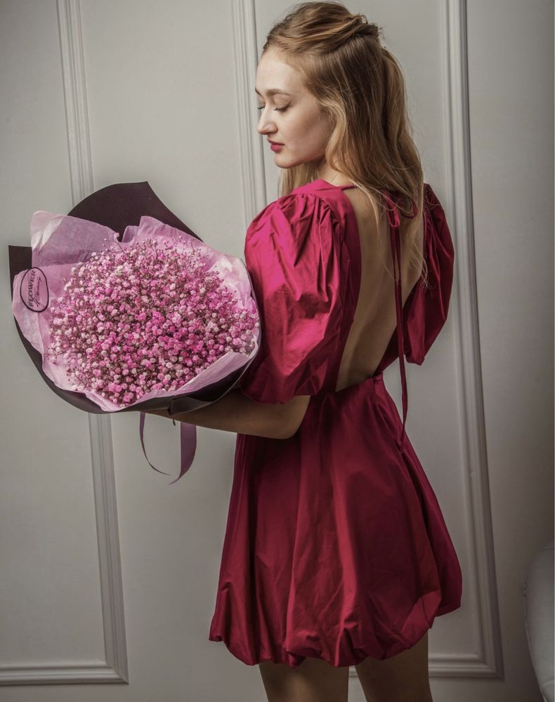 Розовое платье, рукава буфы