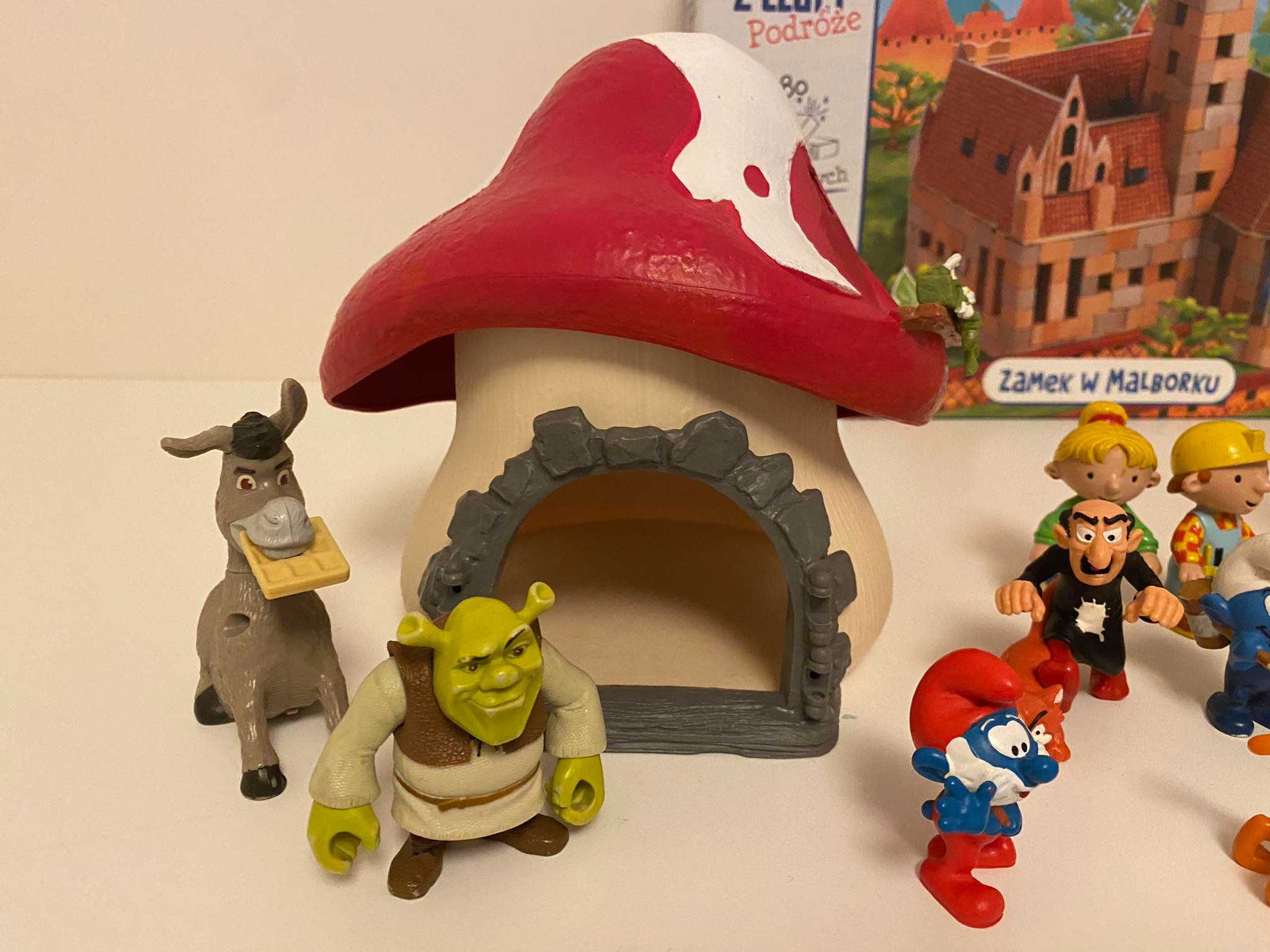 Domek smerfów Smerfy, Schleich, Shrek, Bob – komplet z szafy Kajtka