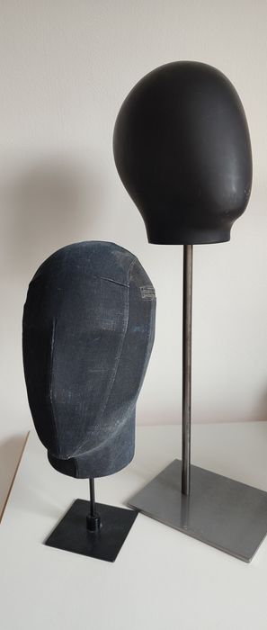 Głowy do prezentacji czapek