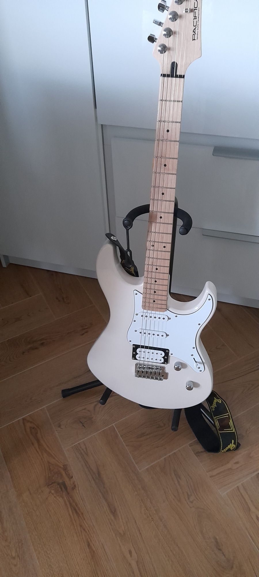 Gitara Yamaha pacifica 112VM