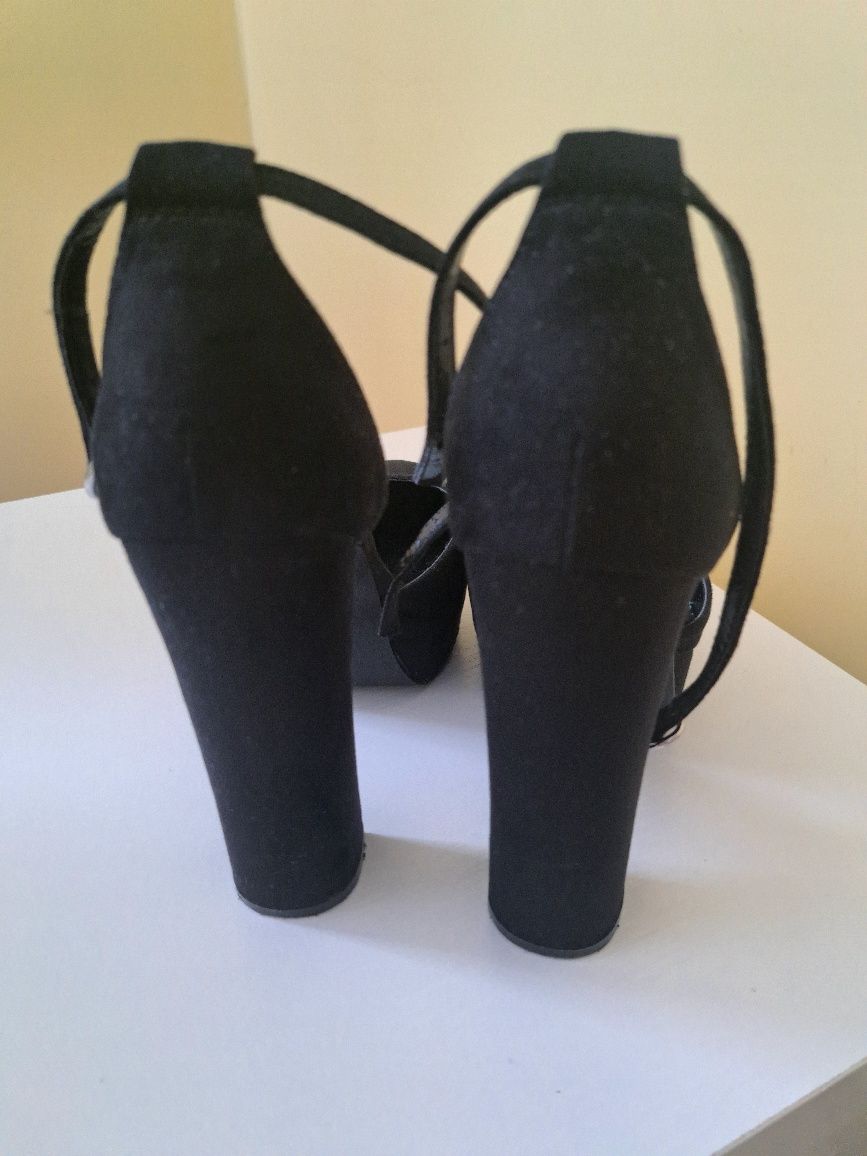 Buty na obcasie even&odd