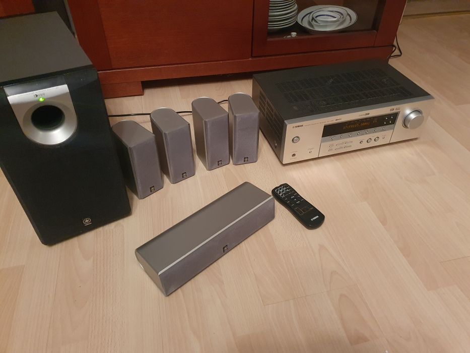 Amplituner Yamaha RX-V350 z głośnikami i pilotem