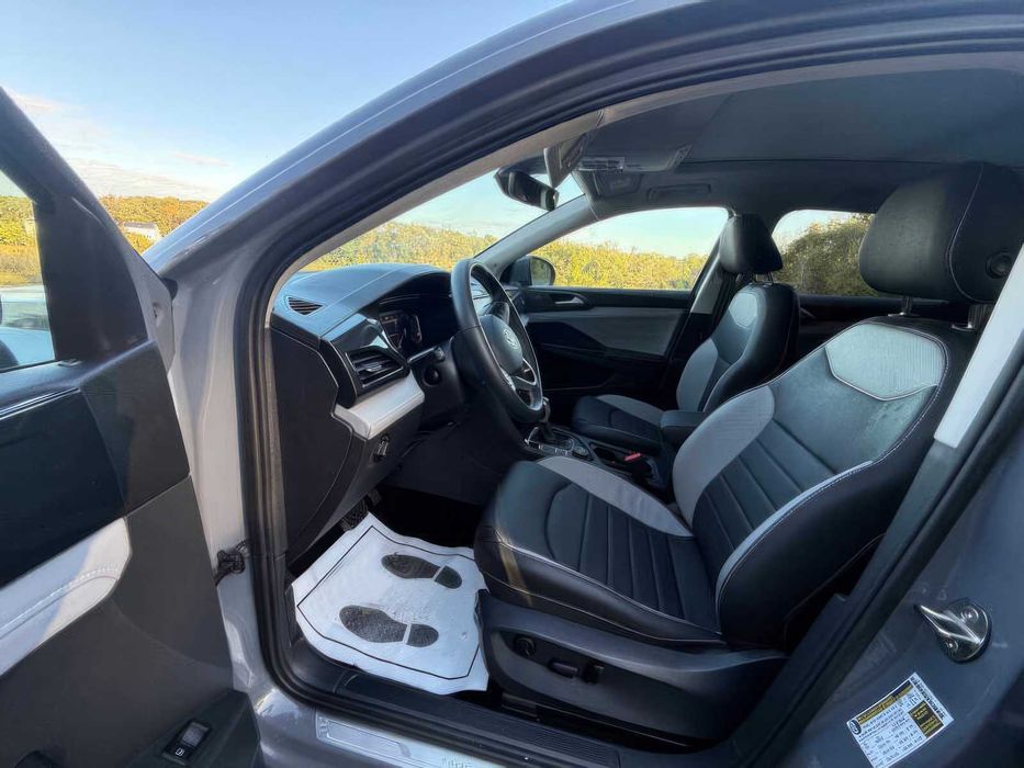 Volkswagen Taos      2024