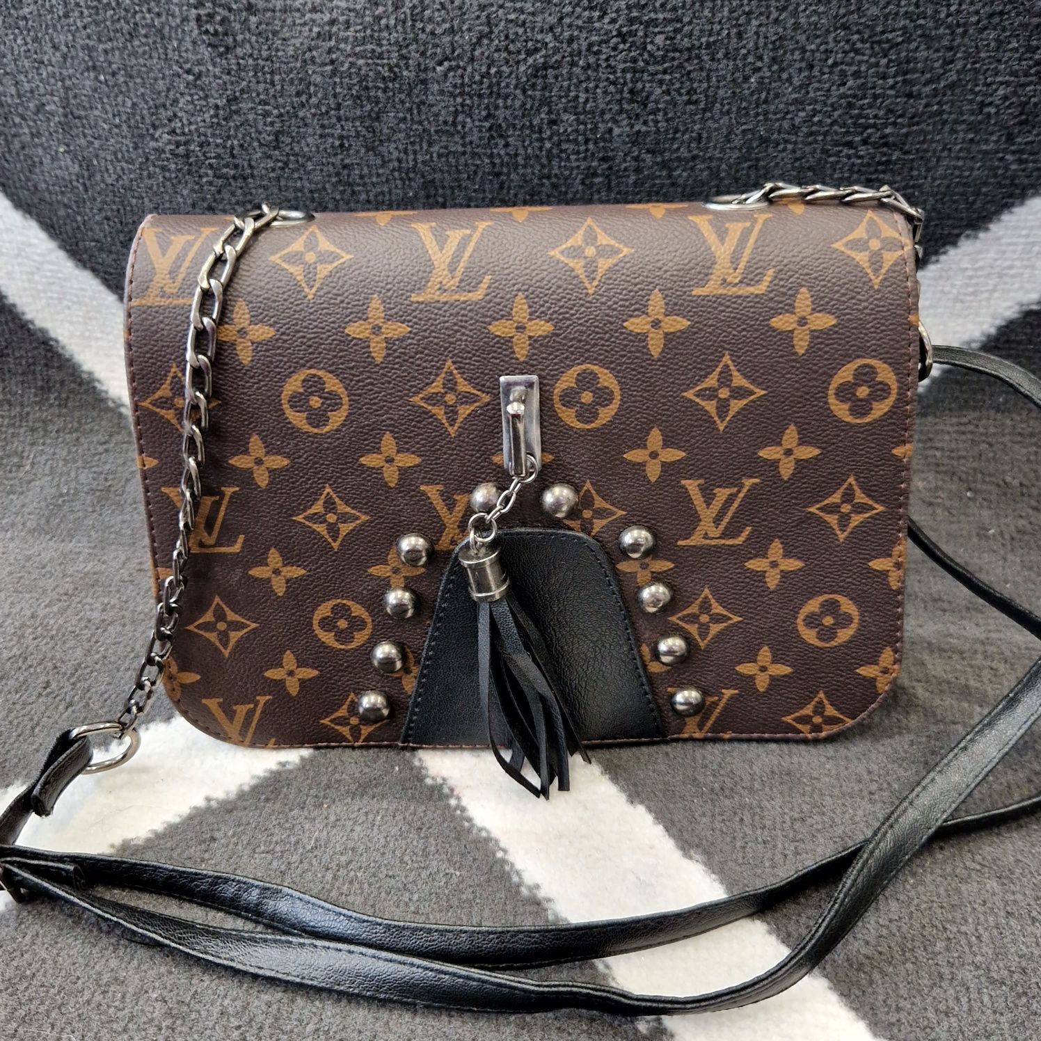 Louis Vuitton klasyczna elegancka torebka lancuszek