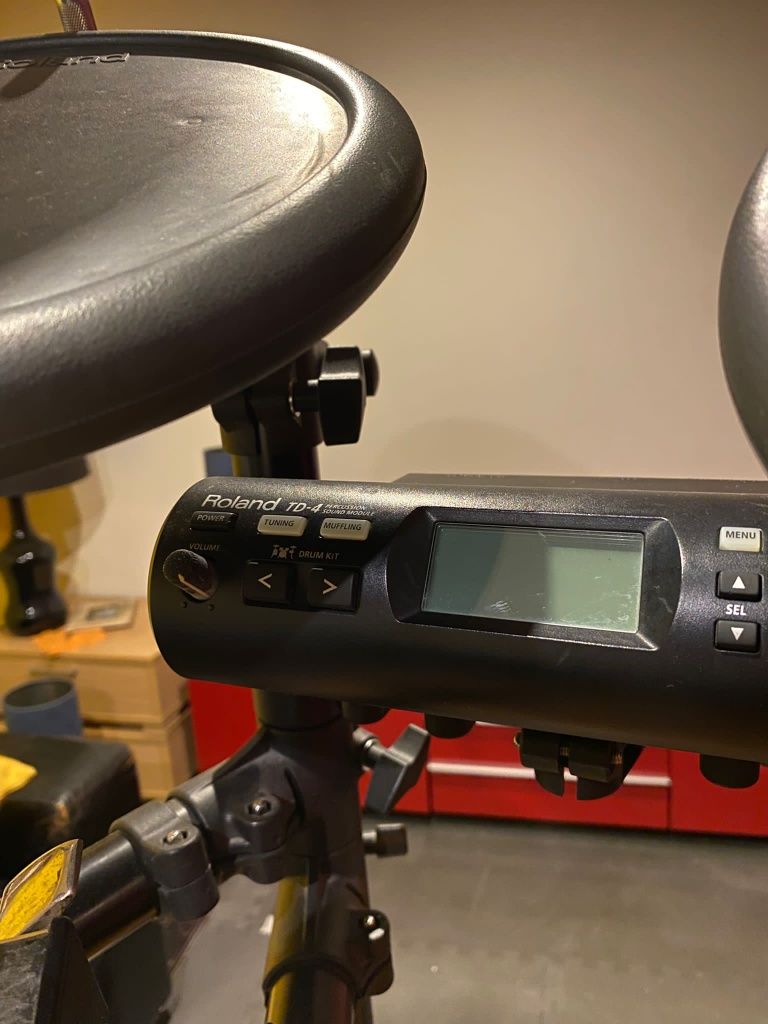 Bateria Roland TD-4 e Amplificador V-Drums