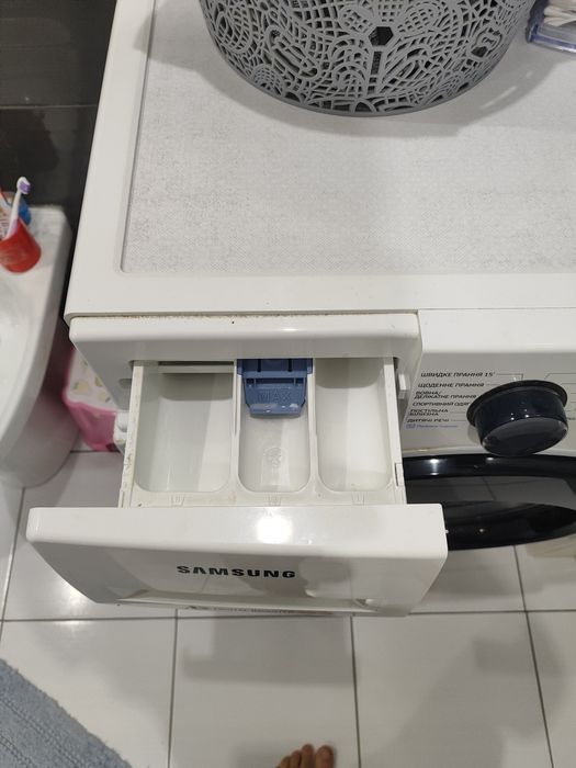 Продається пральна машина Самсунг Екобабл на 6 кг 5 років користування