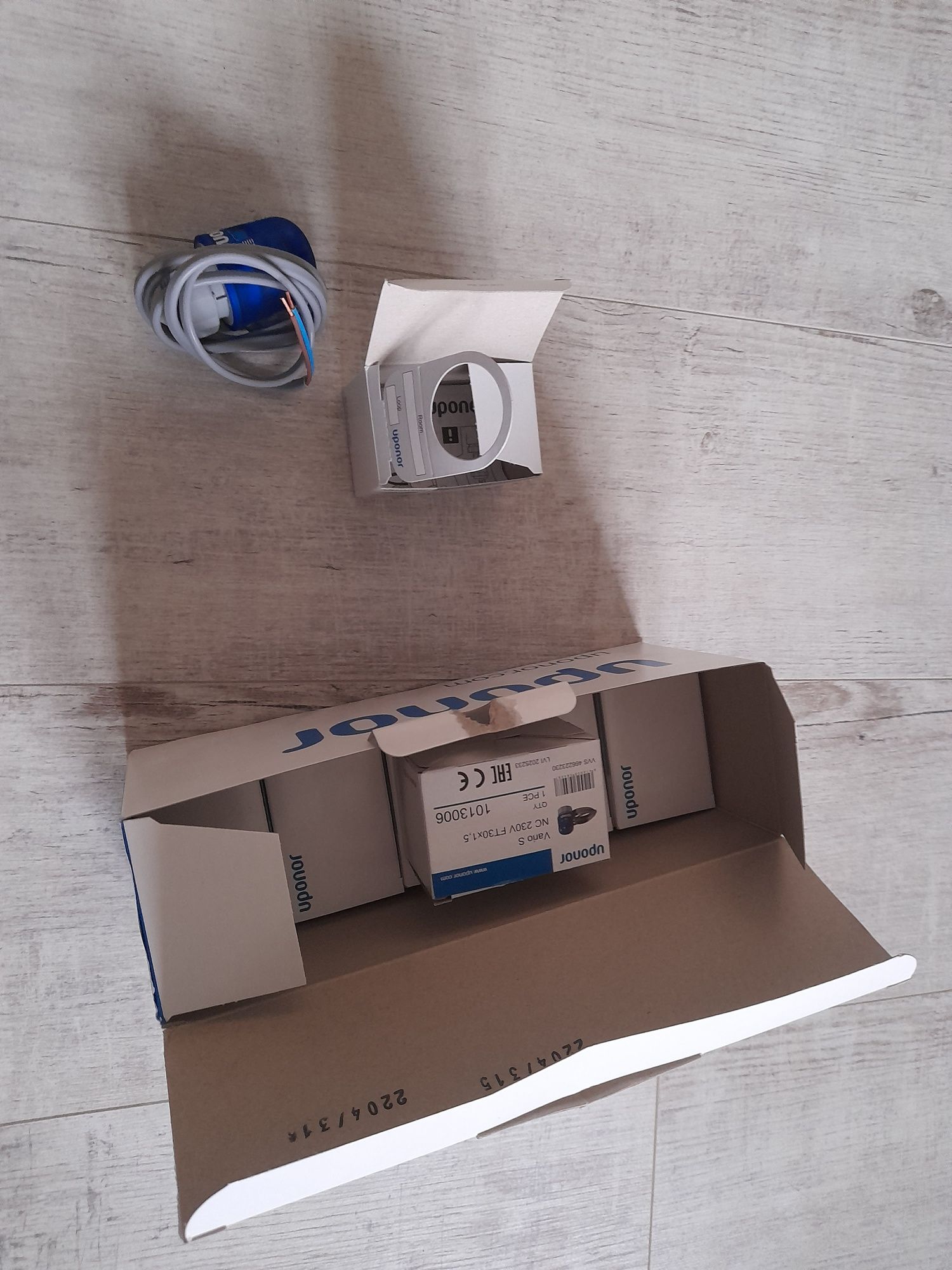 Uponor silownik podłogówki 230v