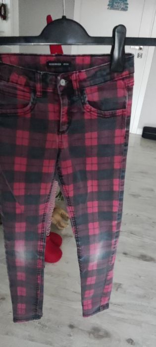 Spodnie Reserved krata, rozmiar 140.