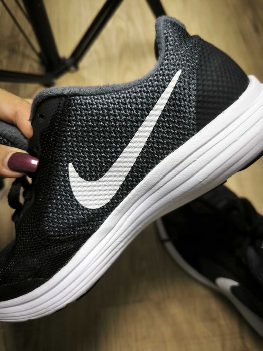 Nike Revolution 3