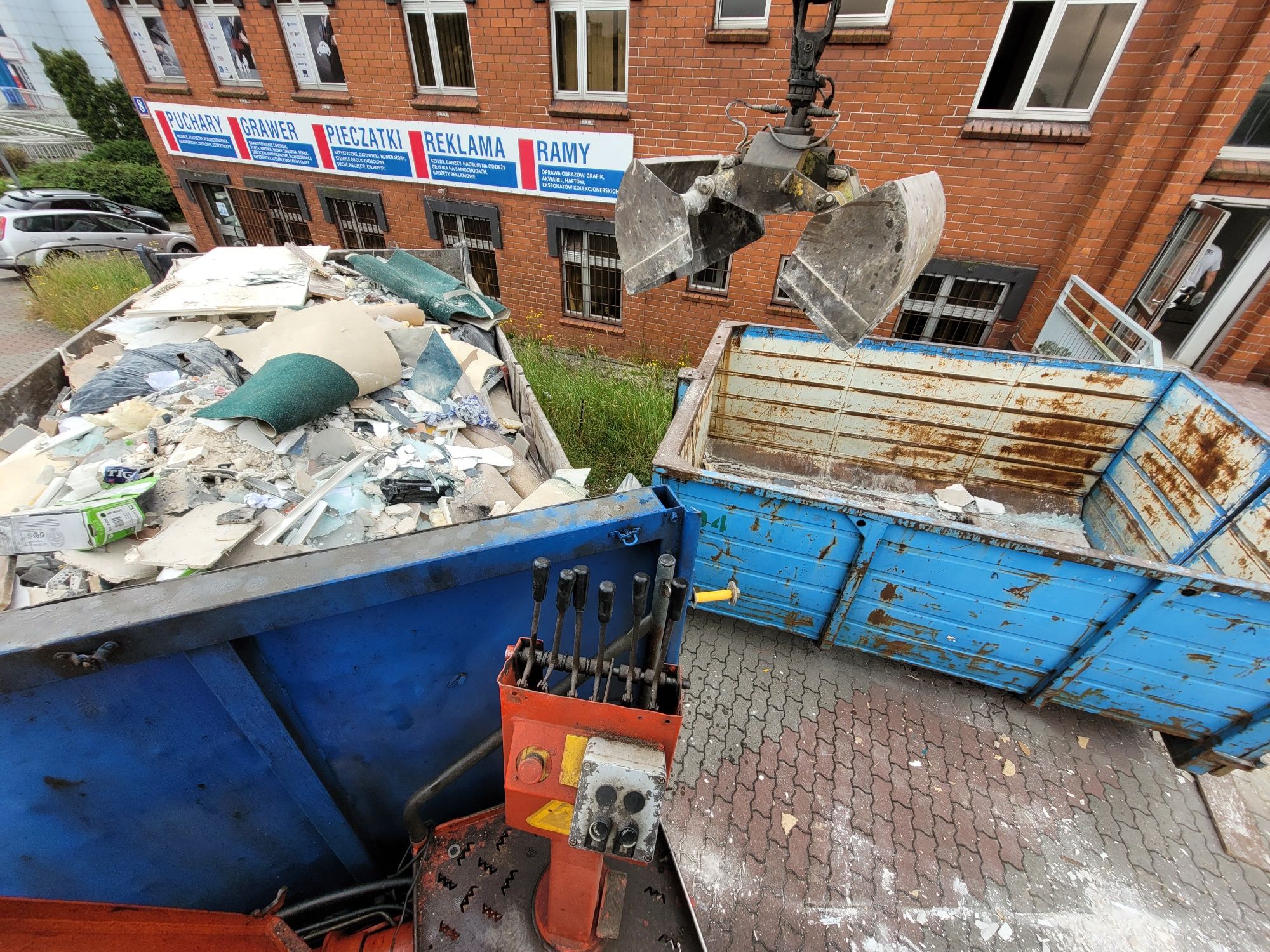 Wywóz odpadów transport Śmieci kontener skip odpady BDO