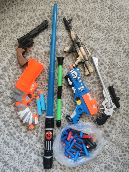 Zestaw pistoletow Nerf i inne