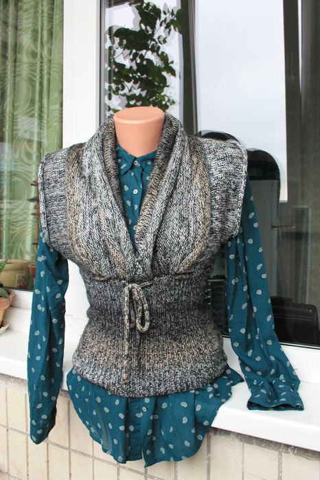 Жилетка в’язана тепла