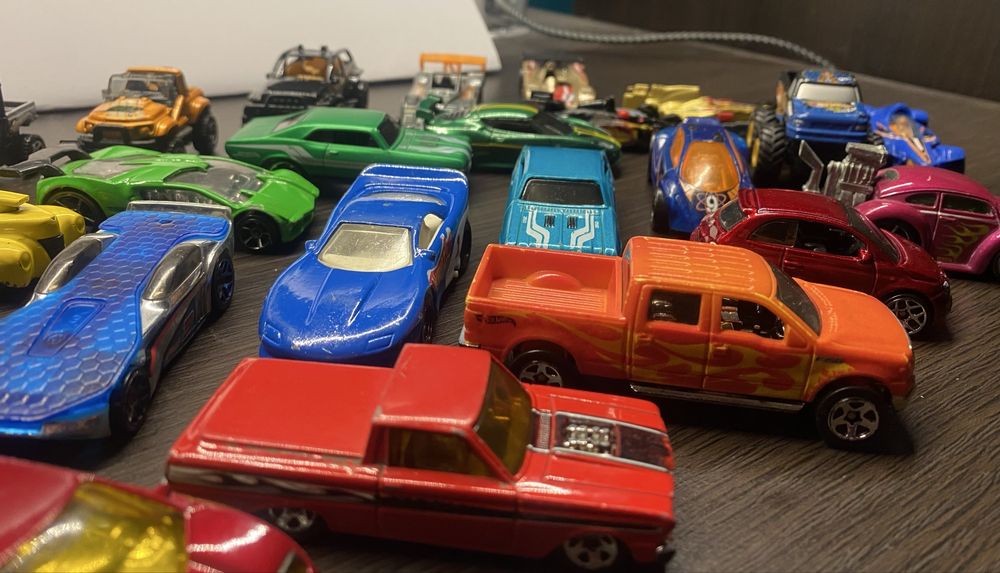 OKAZJA Zestaw 43 Autek Hot Wheels i Matchbox