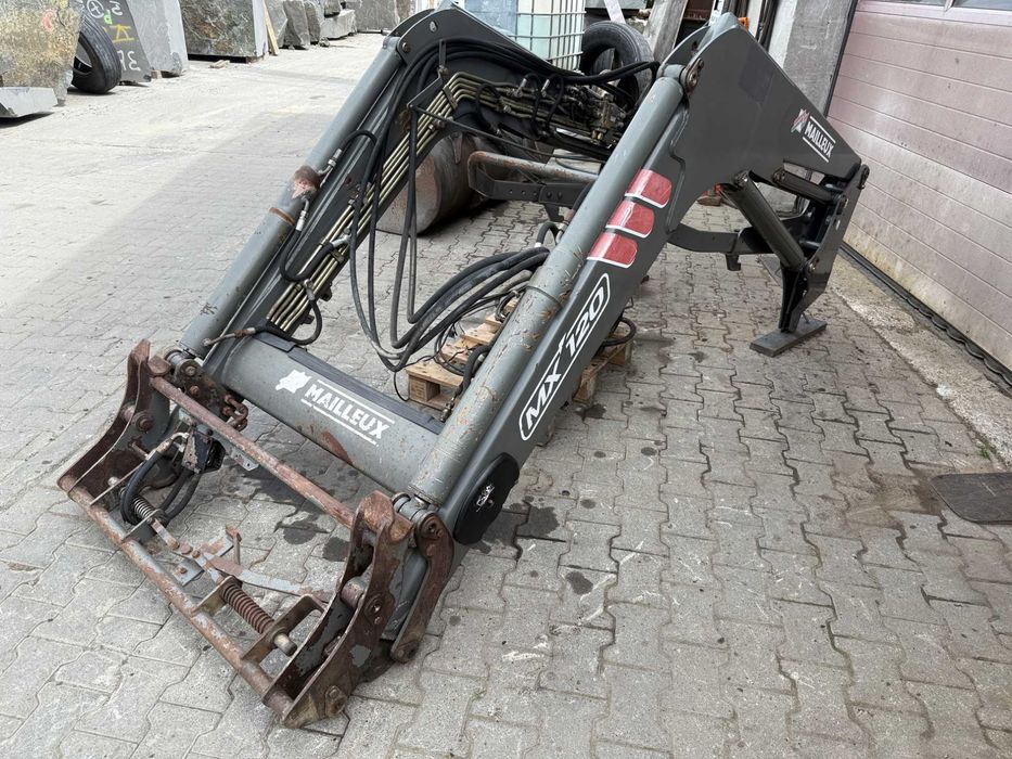 Tur do traktora FENDT 409 Ładowacz czołowy Mailleux MX 120 Łyżka