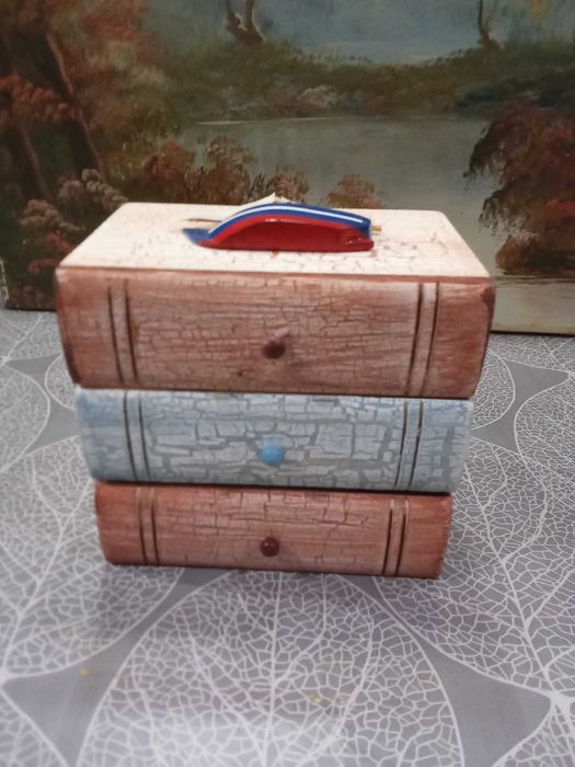 Caixas em madeira 3 gavetas.