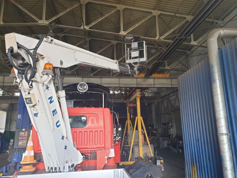 Podnośnik koszowy podest nożycowy zwyżka do 35m z operatorem lub bez