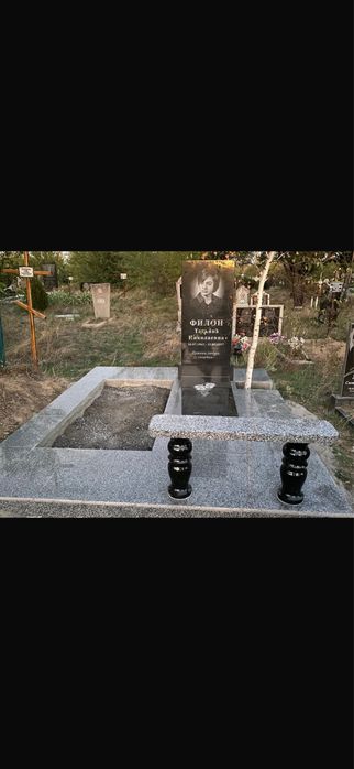 Гранітні памʼятники