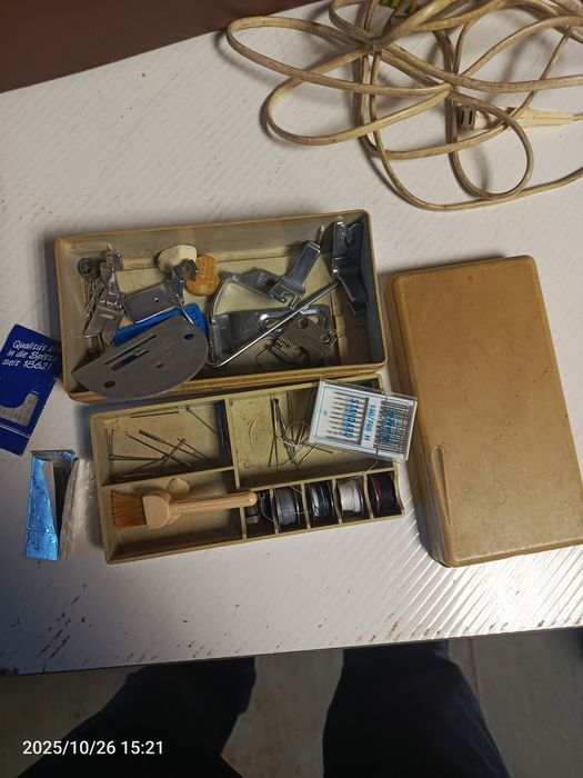 Pudełko, stopki, chwytacz, bębenek Maszyny do szycia