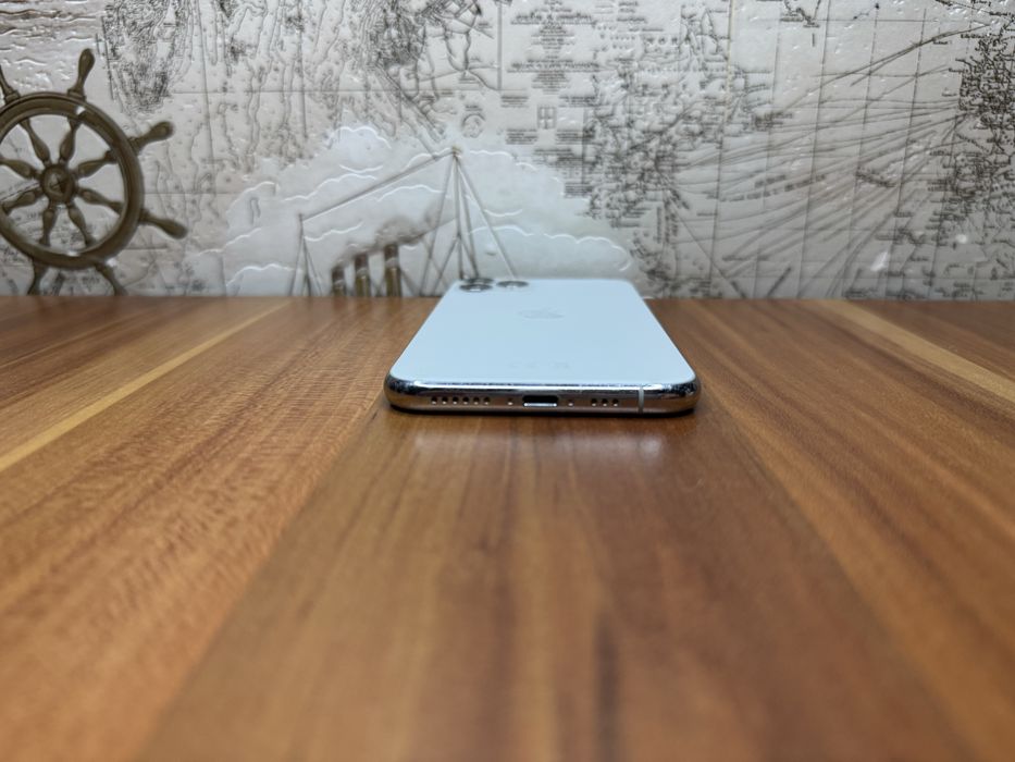 iPhone 11 Pro • 256GB • Etui • Kabel