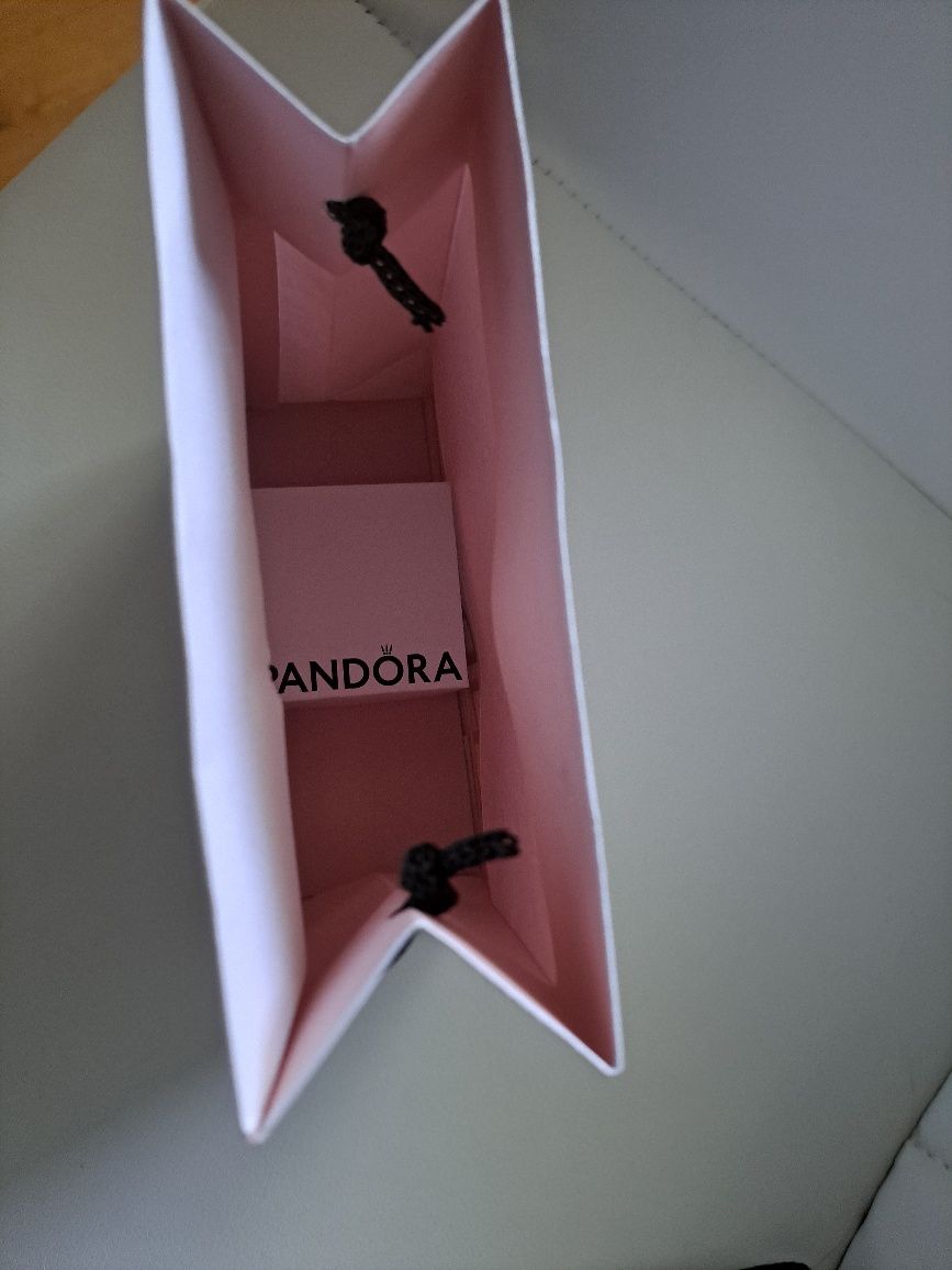 5 pudełek i 5 torebek Pandora