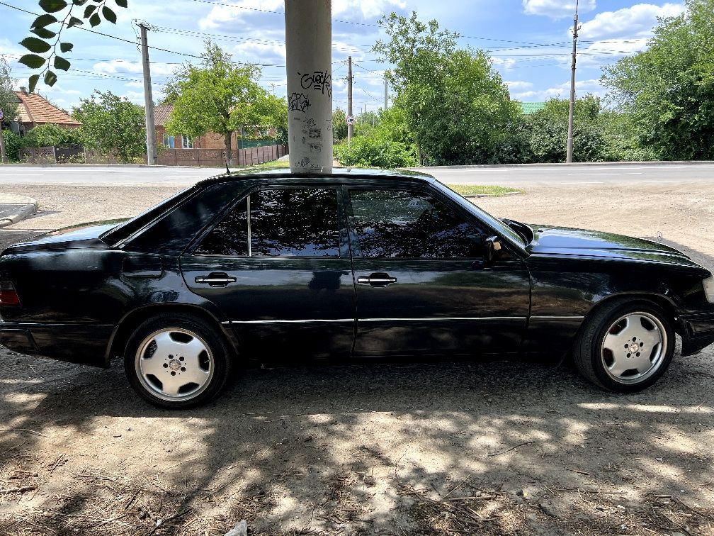Mercedes-Benz Е124 4.2 1992
