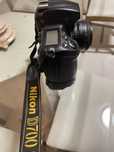 Maquina fotografica D700 com grip