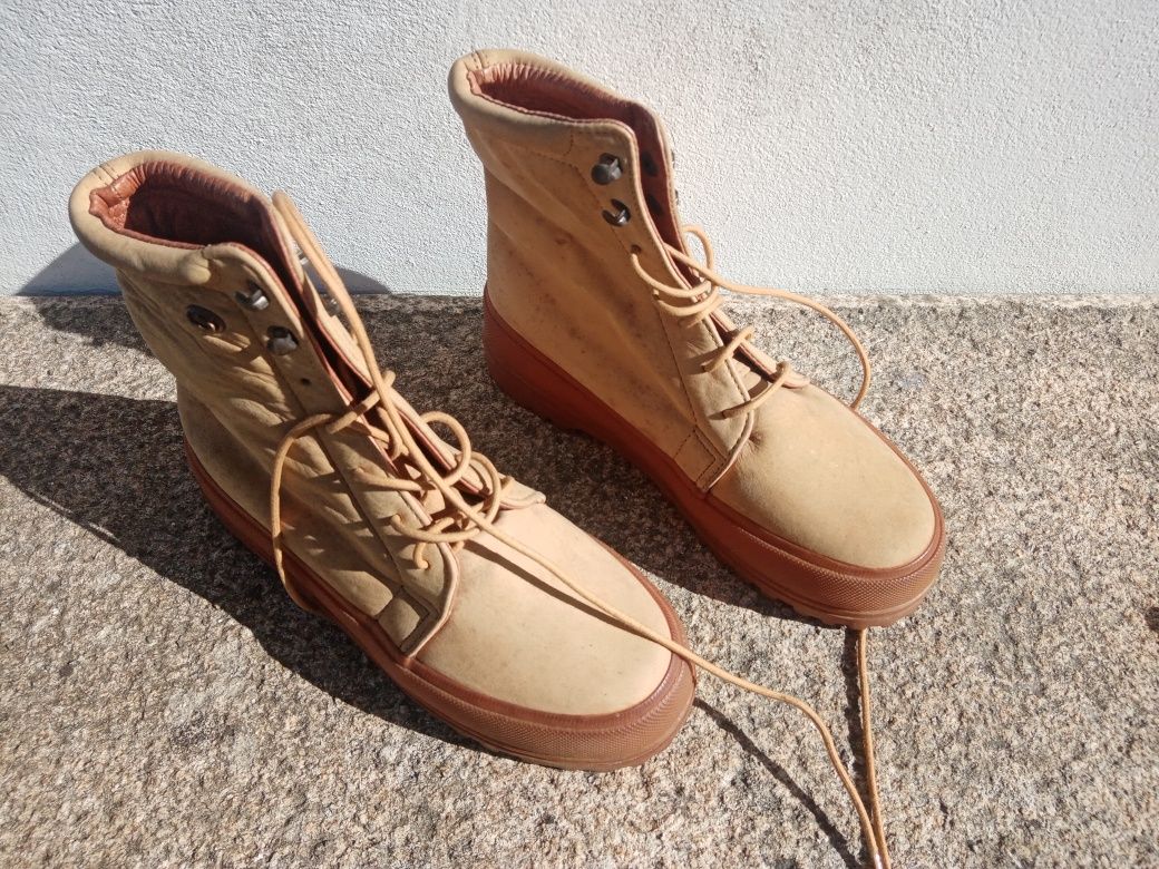 Botas em pele genuína
