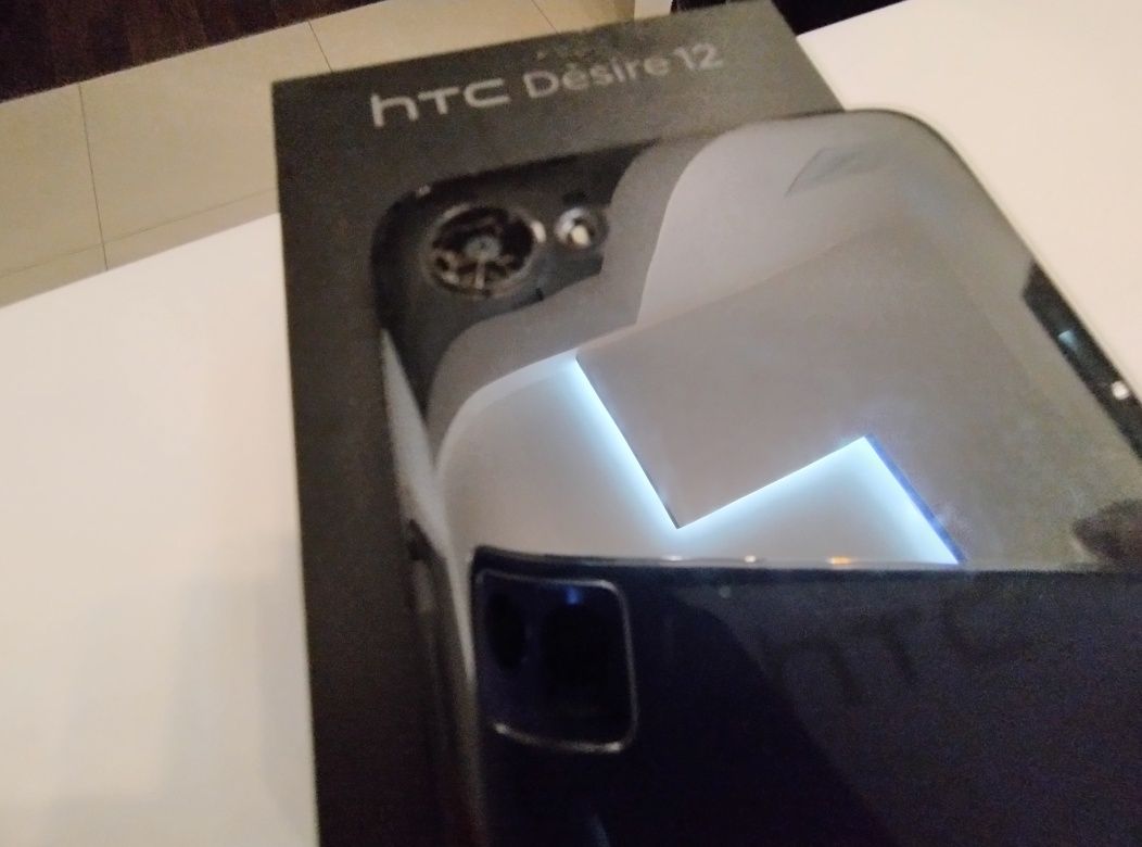 Telefon HTC Desire 12