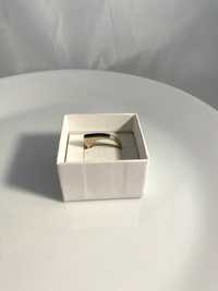 Piękny złoty pierścionek z szafirami Au750 3.44g