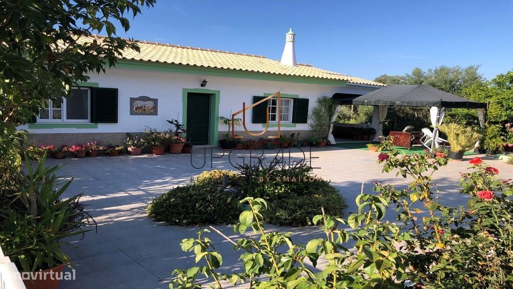 Moradia típica de 3 quartos com terreno amplo - São Brás de Alportel.