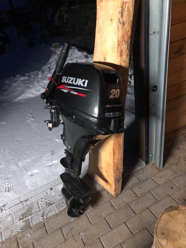 silnik zaburtowy (podobny ale nie honda yamaha mercury) suzuki 20KM