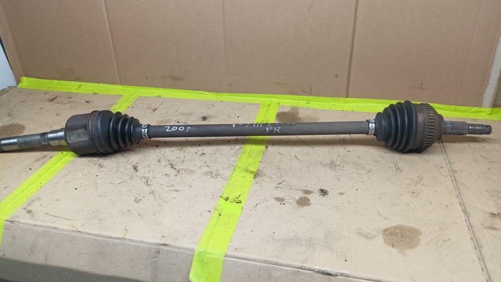 Chrysler Voyager III FL 2, 5 CRD 05 R półoś z przegubami prawa strona