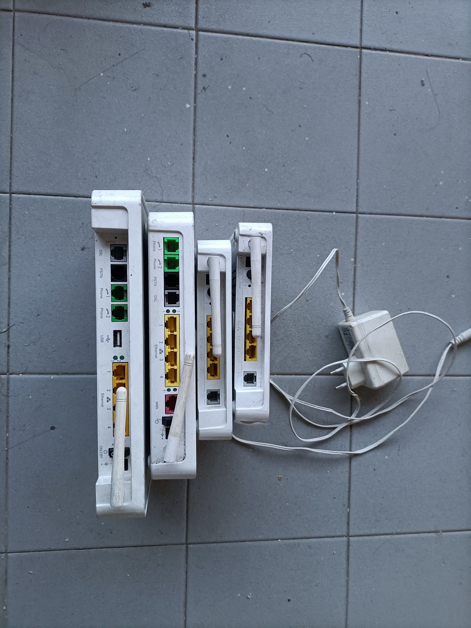 Vários marcas routers, marca Cisco