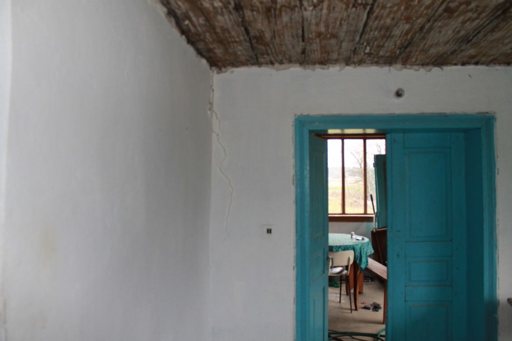 Продається  Земельна Діляка з будинком під лісом