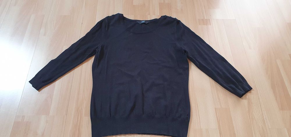 Czarny cienki sweter firmy F&F rozmiar L