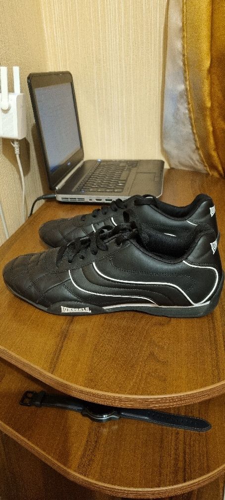 Продам кроссовки