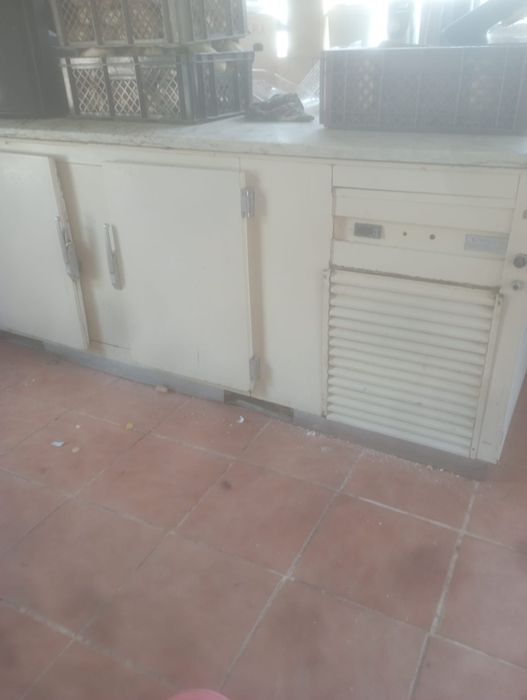 Mesa de frio em bom estado a funcionar