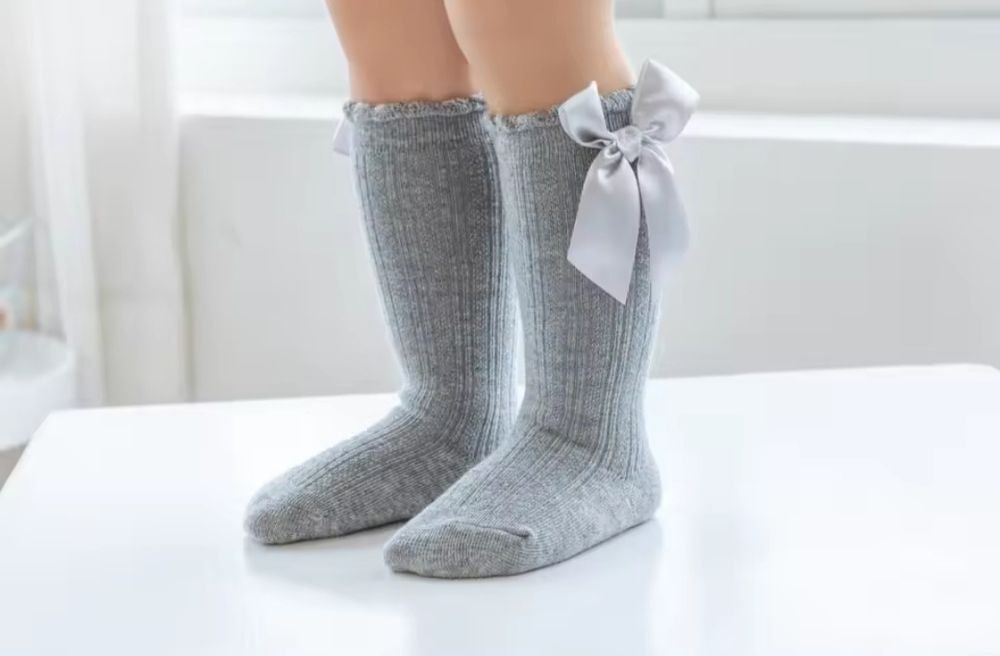 Nowe skarpetki kolanowki sesja zdjęciowa