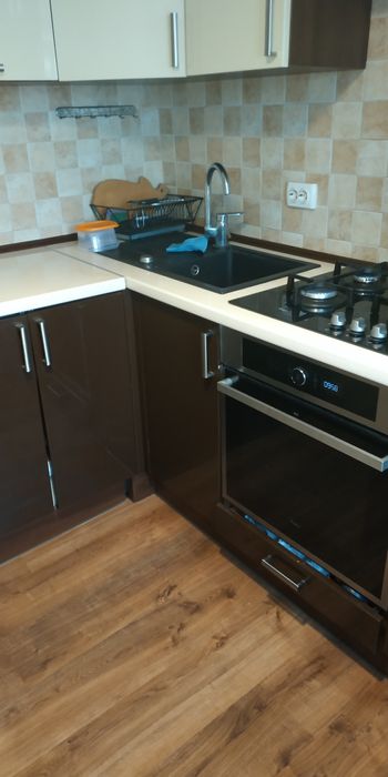 Підселення  для  дівчини Незалежності,Горького