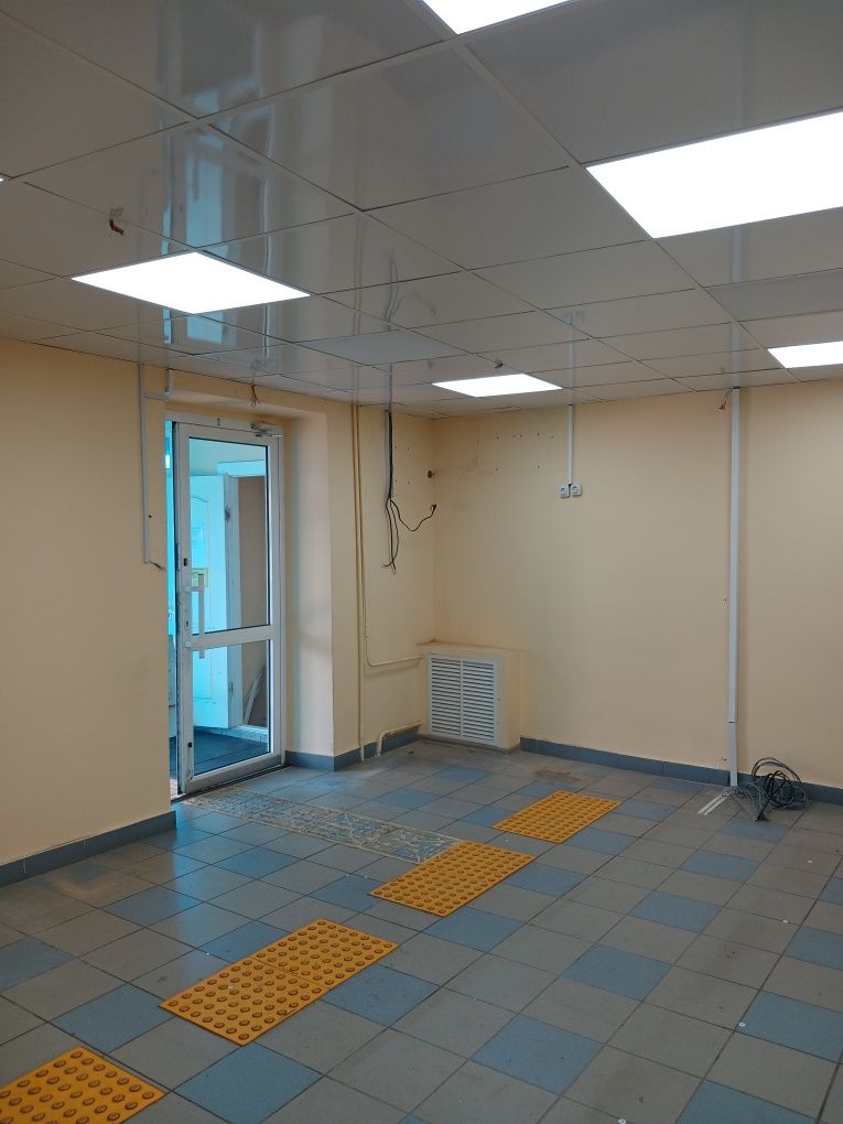 Здам в оренду комерційне приміщення по пр. Соборності 42а.