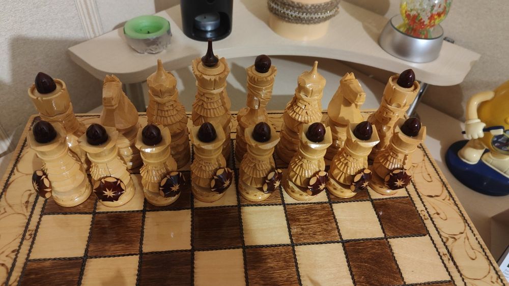 Шахи ручної роботи.