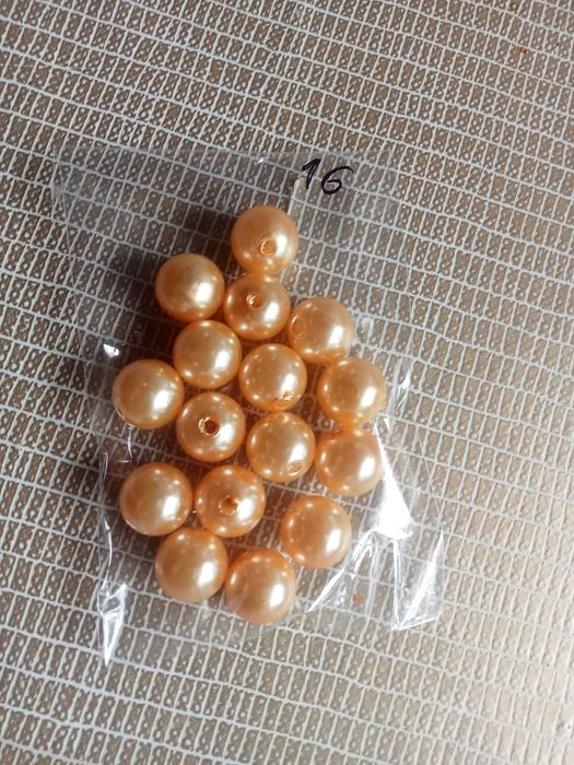 16 contas redondas em acrílico 13mm