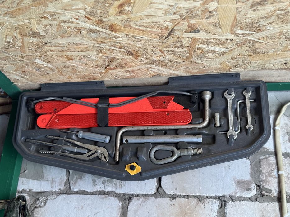 BMW - оригинальный набор инструмента