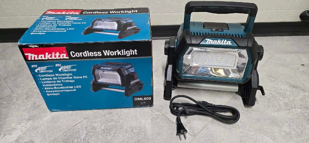 Makita DML809 Akumulatorowa lampa robocza