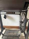 Maquina de costura Singer com tampo de vidro
