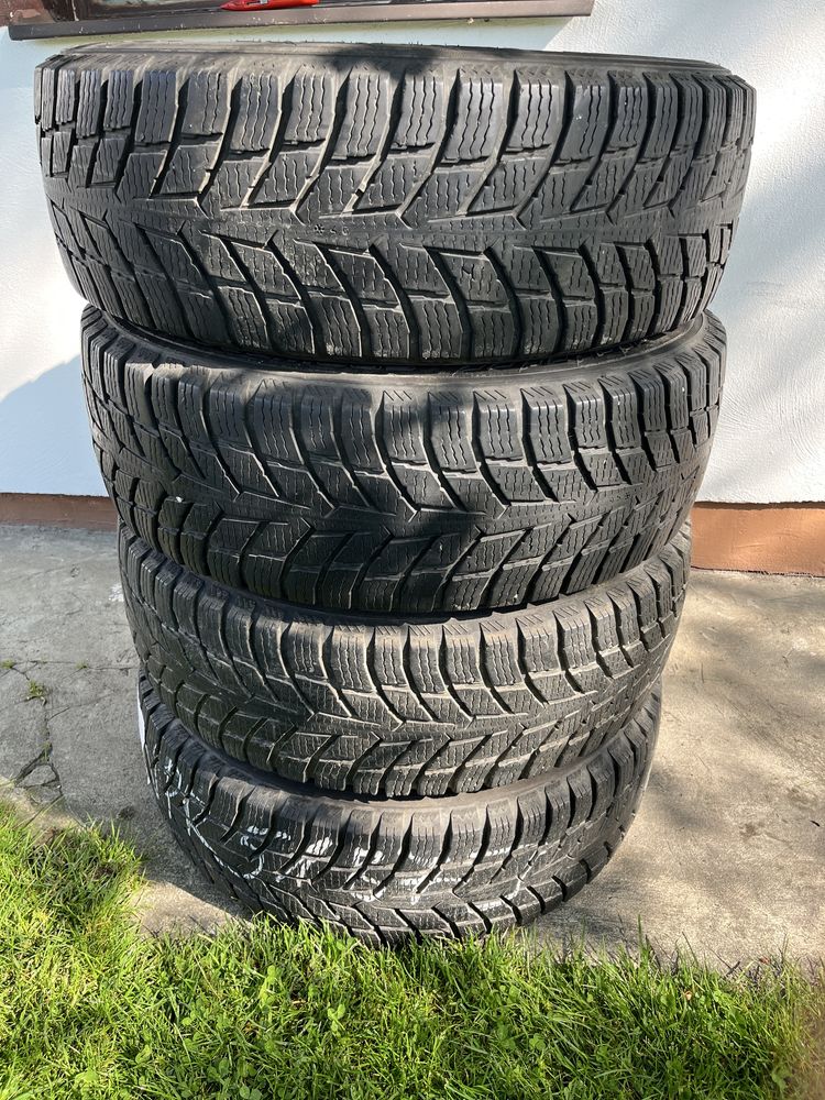 Opony zimowe do busa wzmacniane Nokian 205/65/R16 C