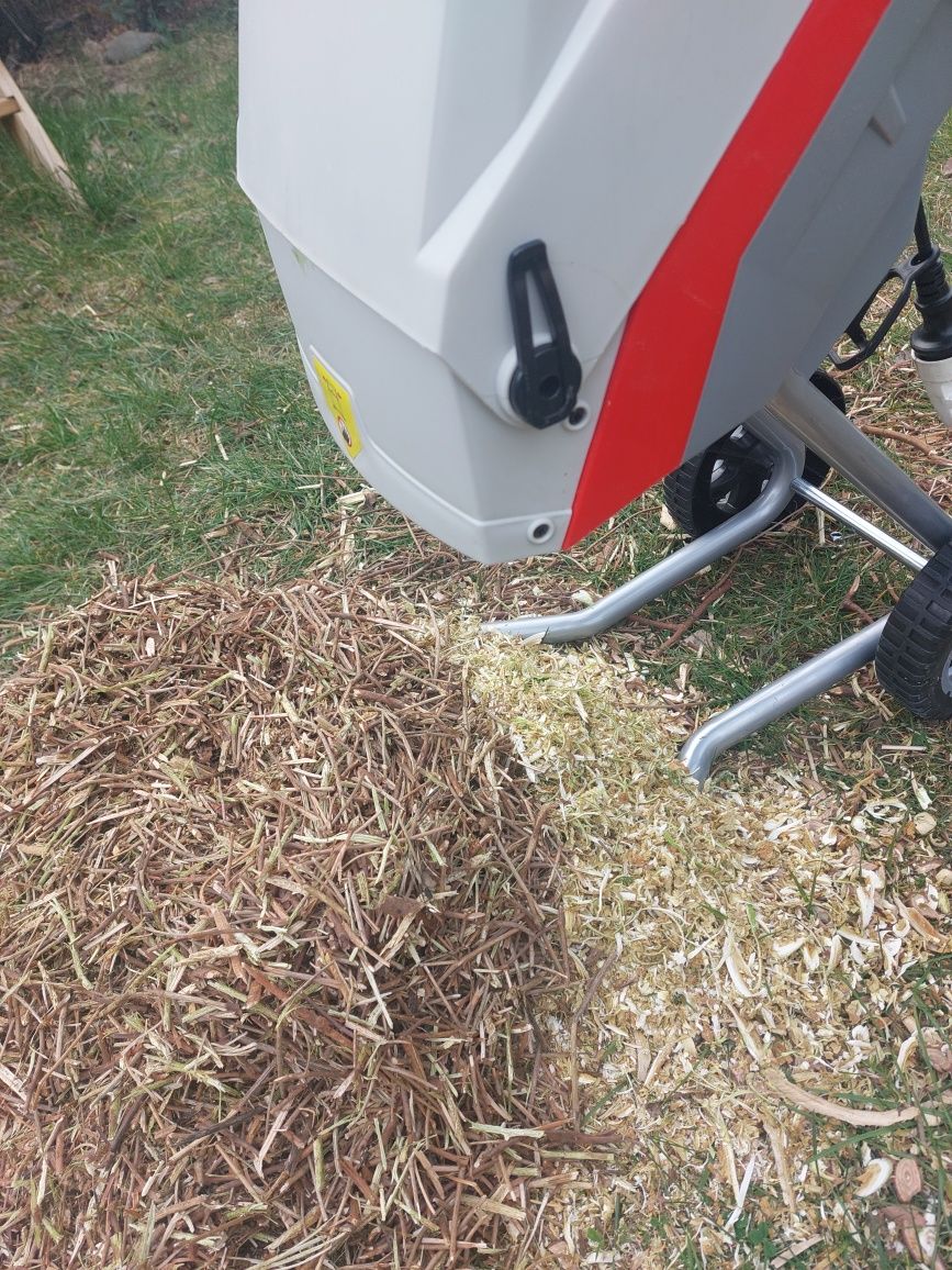 Rozdrabniacz do gałęzi Ikra  IMH  2500 W